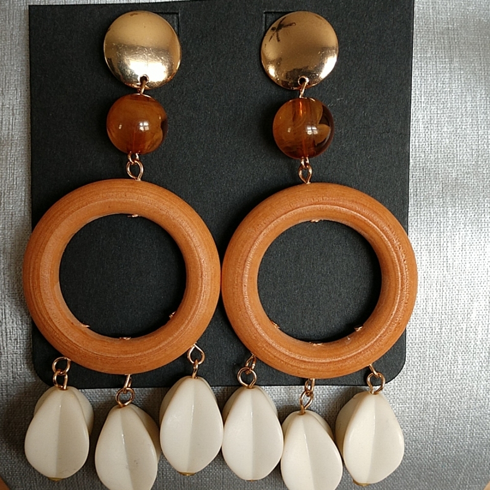 Women's earrings